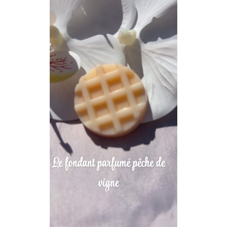 fondant parfumé pêche des vignes cire creabyyasmine